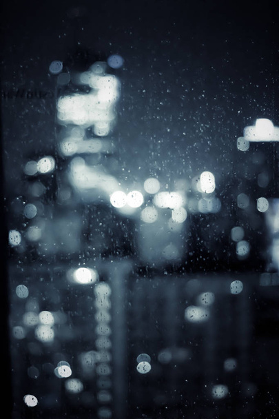 Grandes lumières de la ville métropolitaine la nuit, fond trouble - Photo, image