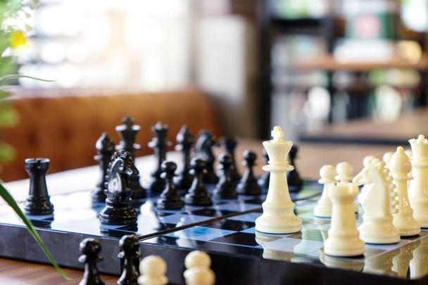 chessboard juega al juego de ajedrez en la mesa  - Foto, imagen