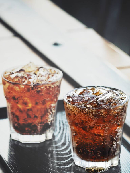 Cola drink with ice cubes - Foto, afbeelding