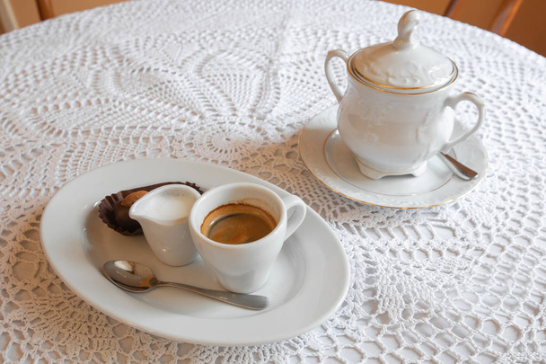 servir café vienés
 - Foto, Imagen