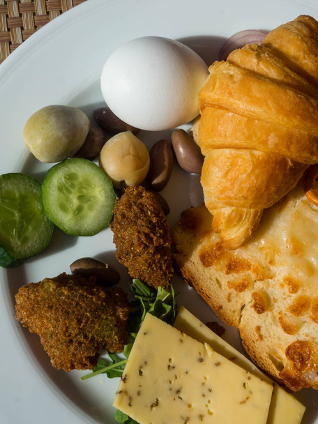 Croissant sandwich with boiled egg, arugula, falafel, toast, vegetables, cheese Delicious and healthy breakfast, european breakfast - Foto, afbeelding