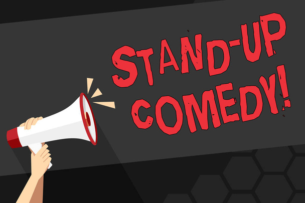 Znak tekstowy przedstawiający stand up komedia. Koncepcyjny komiks fotograficzny styl, w którym komik wykonuje przód żywo publiczność Human Hand Holding szczelnie megaphone z ikoną dźwięku i pustej przestrzeni tekstowej. - Zdjęcie, obraz
