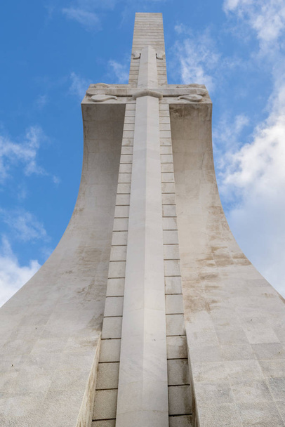 Het grote zwaard in de noordzijde van het monument voor de ontdekkingen in Lissabon - Foto, afbeelding