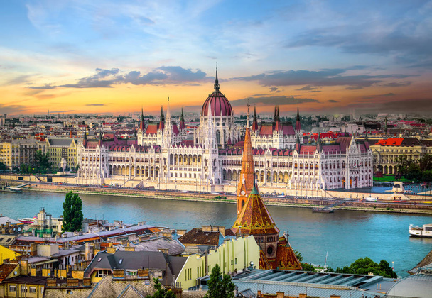 Визначні пам'ятки країни Будапешта
 - Фото, зображення