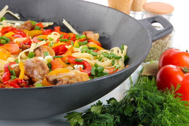 Noodles with vegetables on wok close-up - Valokuva, kuva