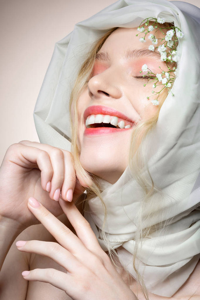 Model smiling broadly while posing for spring issue - Fotó, kép