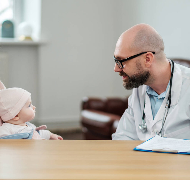 Małe dziecko w praktyce pediatra - Zdjęcie, obraz