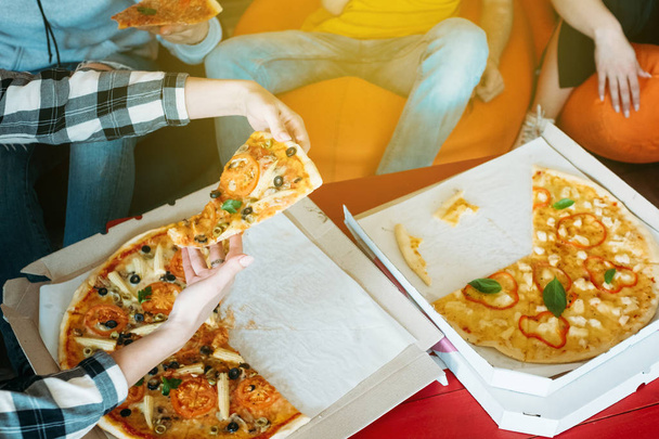 pizza equipe de negócios almoço refeição deliciosa pouco saudável
 - Foto, Imagem