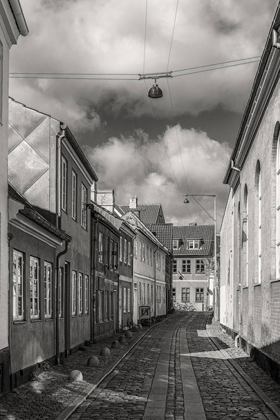 Helsingor dar sokak siyah ve beyaz - Fotoğraf, Görsel