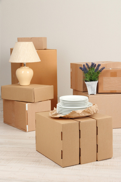 Moving boxes on the floor in empty room - Φωτογραφία, εικόνα