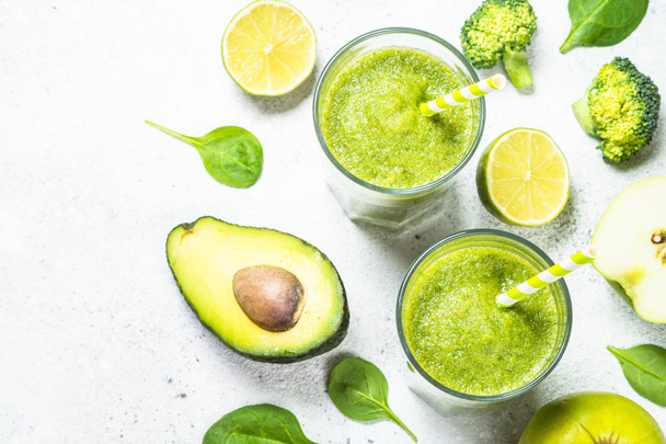 Green smoothie from fruit and vegetable on white. - Foto, Imagem