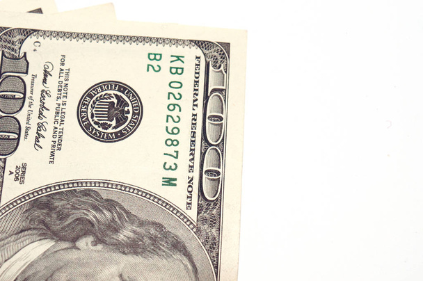 Para dolar beyaz arka planda yakın, izole, sağdan kopyalama alanı - Fotoğraf, Görsel