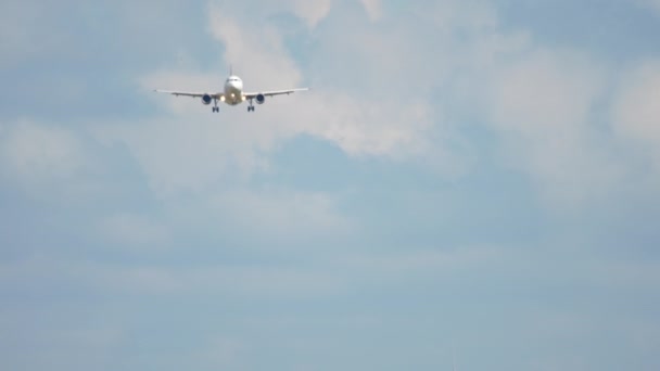 Приближается самолет Jet - Кадры, видео