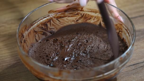 Woman stirring delicious chocolate cream in bowl with spatula on table. - Filmmaterial, Video