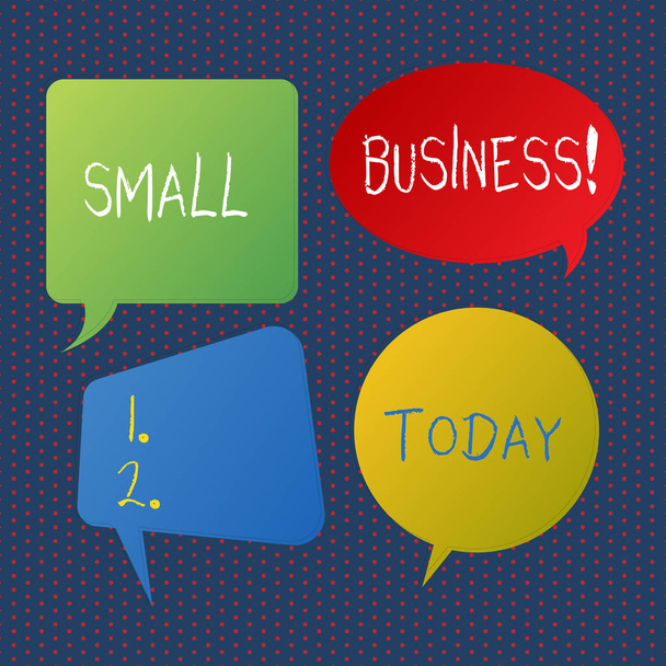 Pisanie pisma ręcznego Small Business. Pojęcie znaczenie niezależnie własnością i obsługiwana firma ograniczona wielkość blank Speech Bubble naklejka w różnych kształtach i kolorach dla wielu Chat. - Zdjęcie, obraz