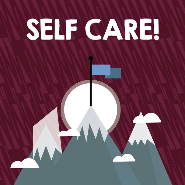 Käsiala teksti Self Care. Käsite tarkoittaa käytännössä ryhtyä toimiin säilyttää tai parantaa omaa terveyttään Kolme High Mountains Snow ja yksi on tyhjä värikäs lippu huipulla
. - Valokuva, kuva