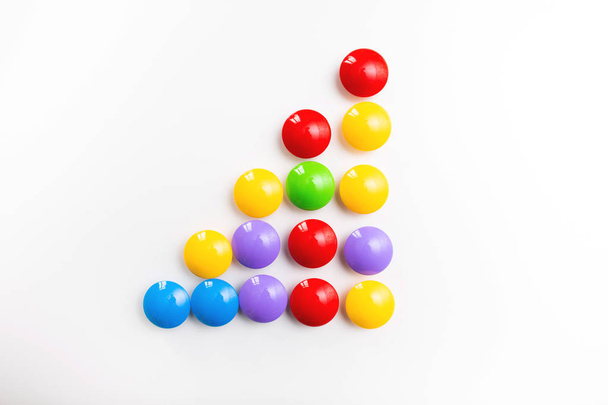 Um fundo brilhante multicolorido feito de brinquedos infantis
. - Foto, Imagem