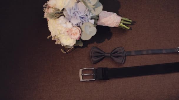 Красивий весільний букет, краватка для наречених та пояс. Весільні аксесуари
 - Кадри, відео
