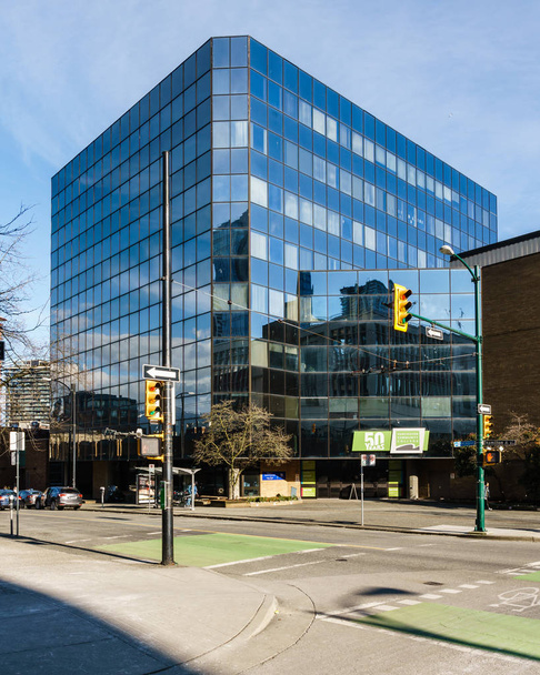 VANCOUVER, CANADA - March 1, 2019: View of buildings and roads in downtown at spring day. - Foto, Imagem