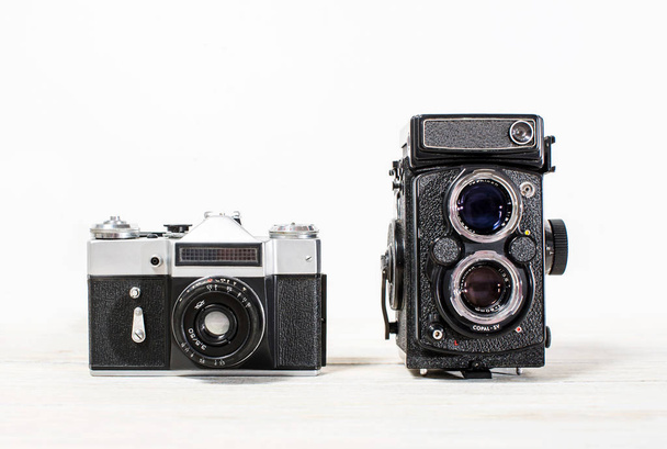 Dwa stare retro film aparat średni i wąski format na białym tle - Zdjęcie, obraz
