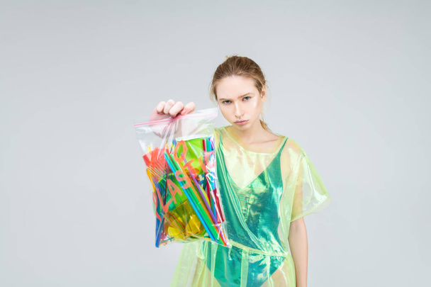 Serious model encouraging people not to use plastic in huge amount - Foto, afbeelding