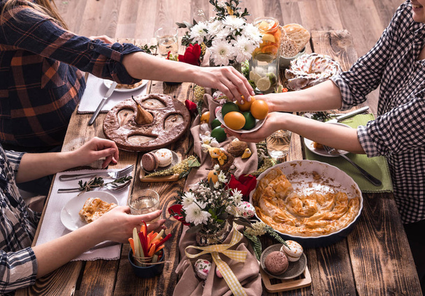 Home Holiday friends or family at the festive table - Φωτογραφία, εικόνα