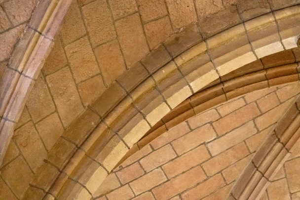 średniowiecznych łuków kościelnych szczegółowo - Zdjęcie, obraz