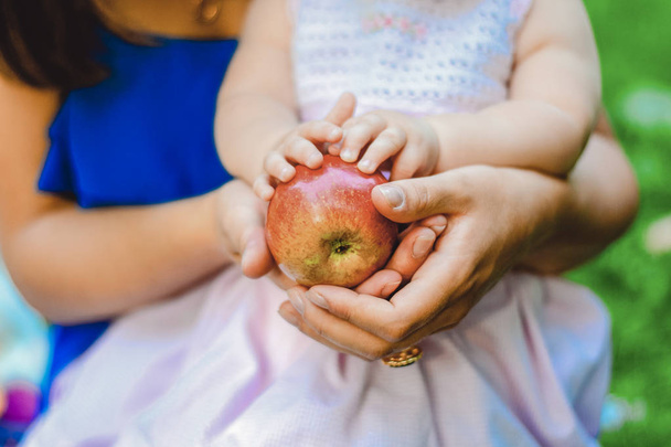 hands and an apple - Zdjęcie, obraz