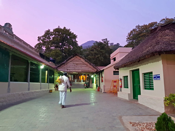 Beautifuyl sunset at the Ramana Ashram in Tiruvanamalai India - Photo, Image