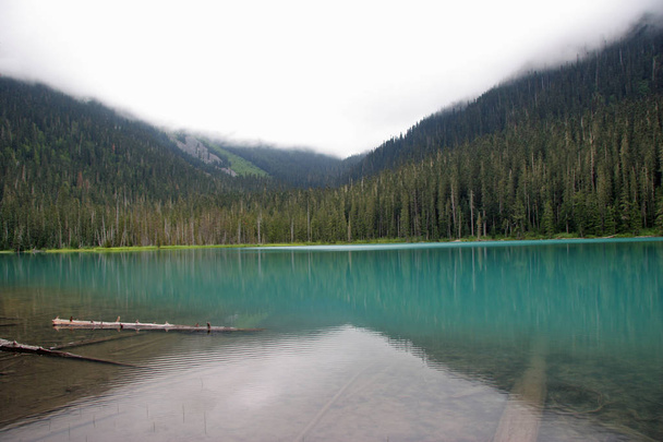 Lago Lower Joffre em Joffre Lakes Provincial Park, Canadá
. - Foto, Imagem