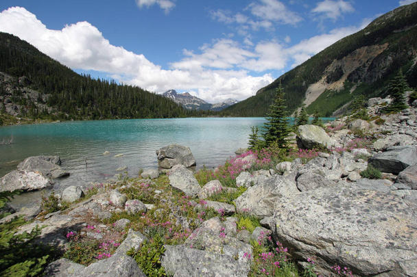 Lago Upper Joffre em Joffre Lakes Provincial Park, Canadá
. - Foto, Imagem