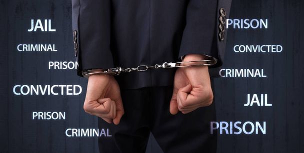 Закриті засуджені ярликами та наручниками
 - Фото, зображення