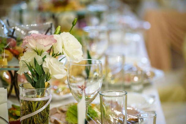 Banquet hall in the restaurant. Concept: Serving. Celebration. Anniversary. Wedding - Fotografie, Obrázek
