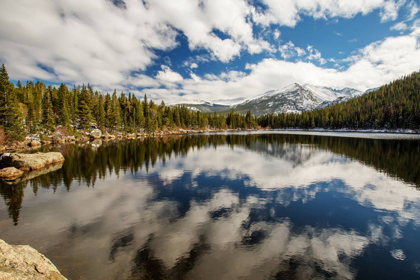Озеро Скалистых гор Колорадо
 - Фото, изображение