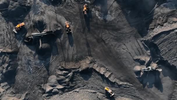 mina poço aberto, indústria extrativa para o carvão, drone aéreo vista superior - Filmagem, Vídeo