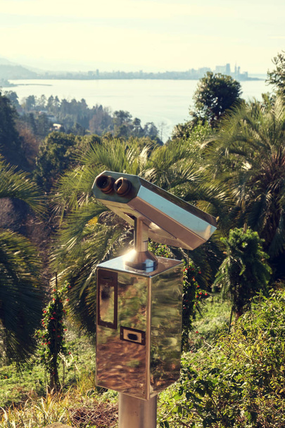 Binocular metálico
 - Foto, Imagem