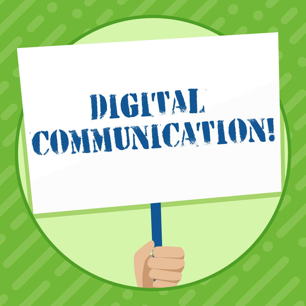 Schreibnotiz, die digitale Kommunikation zeigt. Business-Foto zeigt den Austausch von Daten, die in digitaler Form übertragen Hand hält weiße Plakette für das soziale Bewusstsein unterstützt. - Foto, Bild