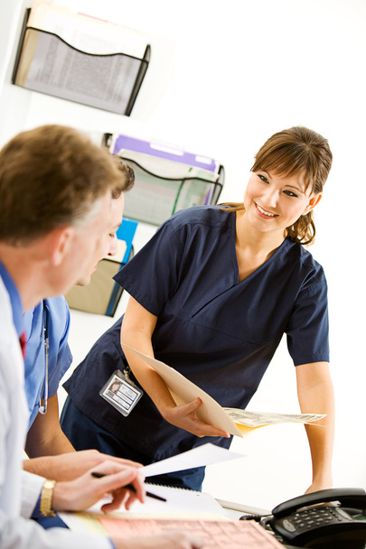 Doctors: Nurse Discussing Test Results - Foto, Imagen