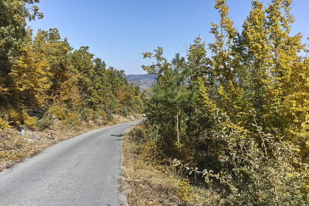 Erstaunliche Herbstlandschaft von ruen mountain - nördlicher Teil von vlahina mountain, kyustendil region, bulgaria - Foto, Bild