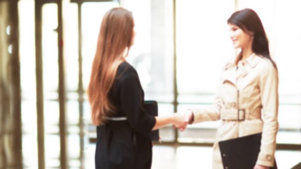 blurred image of employees standing in the office lobby - Foto, Imagem