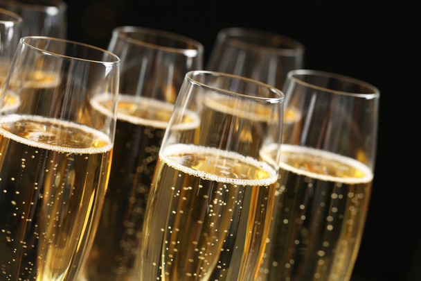 Glasses of champagne on dark background, closeup - Foto, Imagen