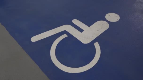 Parking dla osób niepełnosprawnych w centrum handlowym - Materiał filmowy, wideo