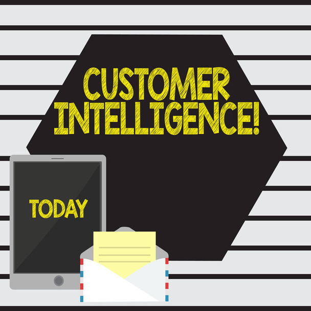 Текст, написанный Word Customer Intelligence Бизнес-концепция процесса анализа информации о клиентах Открытый конверт с бумагой и чистым экраном планшета на красочном пустом пространстве
. - Фото, изображение