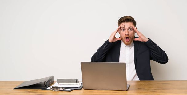 Businessman in a office with surprise expression - Foto, Imagem