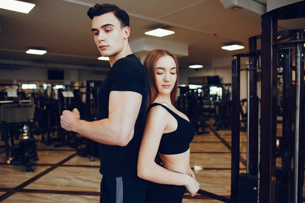 Sports couple in a morning gym - Zdjęcie, obraz