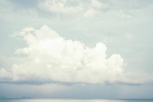 абстрактна хмара Кумулонімуса в другій половині дня для прогнозування та концепції метеорології
 - Фото, зображення