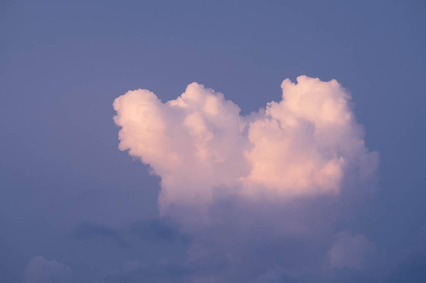 Хмара Кумулонімуса в другій половині дня для прогнозування та концепції метеорології
 - Фото, зображення