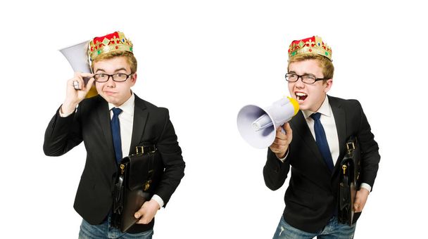 Man met kroon en megafoon geïsoleerd op wit - Foto, afbeelding