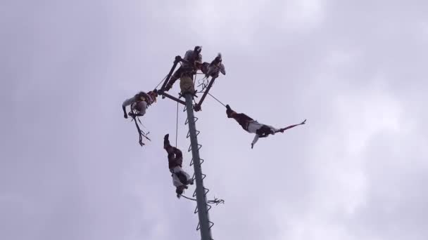 Tanz der Flieger Männer im Abstieg - Filmmaterial, Video
