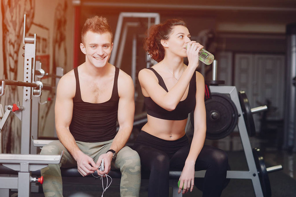 Sports couple in a gym - Foto, Imagem